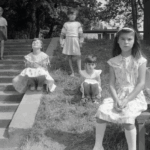Katherine Turczan - «Children at Camp for Children of Chornobyl, Bruhovych, Ukraine, 1991» de la série «From where they came»